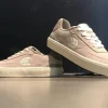 Cariuma Luan Pro Plaza Taupe Wildleder Elfenbein Logo Schuhe