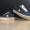 Cariuma Luan Pro Shadow Blue Suede Ivory Logo Schuhe