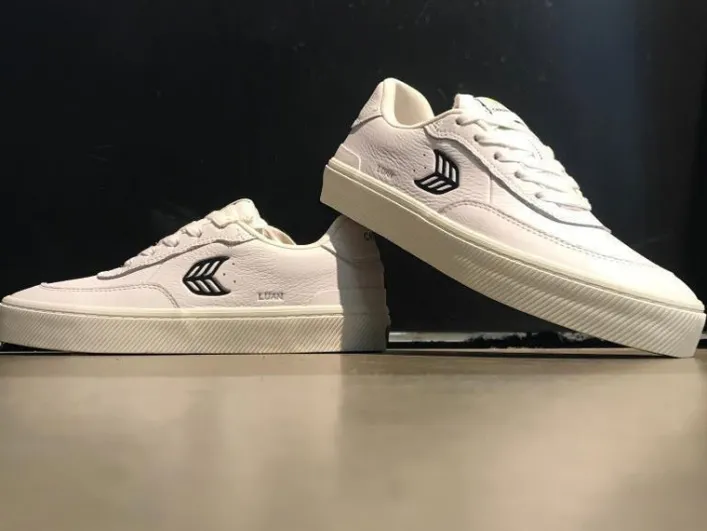 Cariuma Luan Pro White Premium Leather Black Logo Schuhe